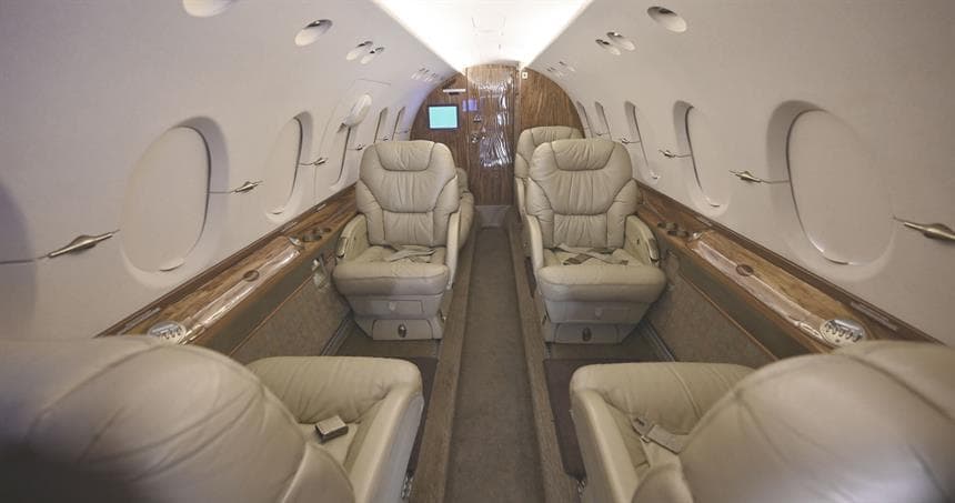 Hawker 800XP 4L-VIP