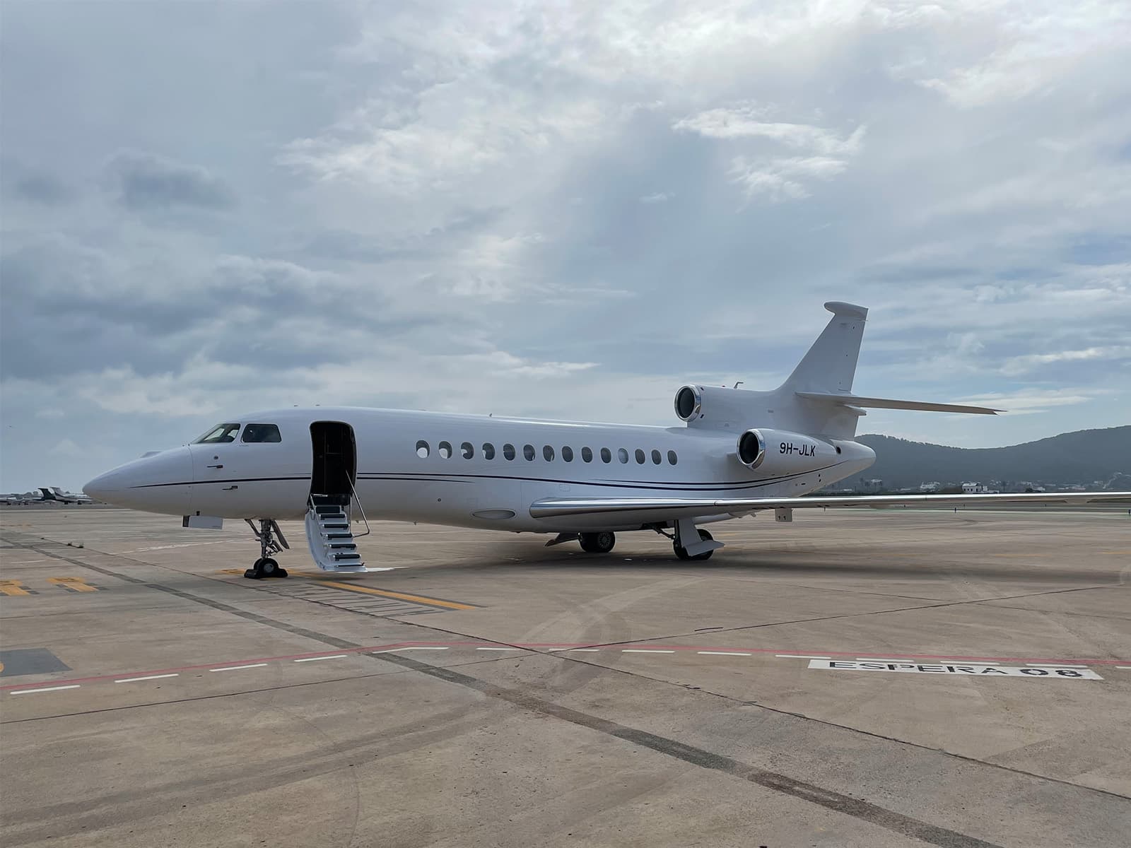 Falcon 7X 9H-JLK