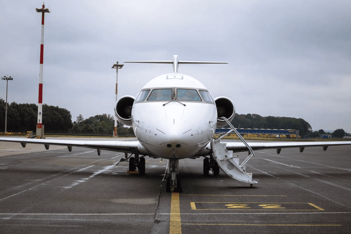 Challenger 850 9H-YOU