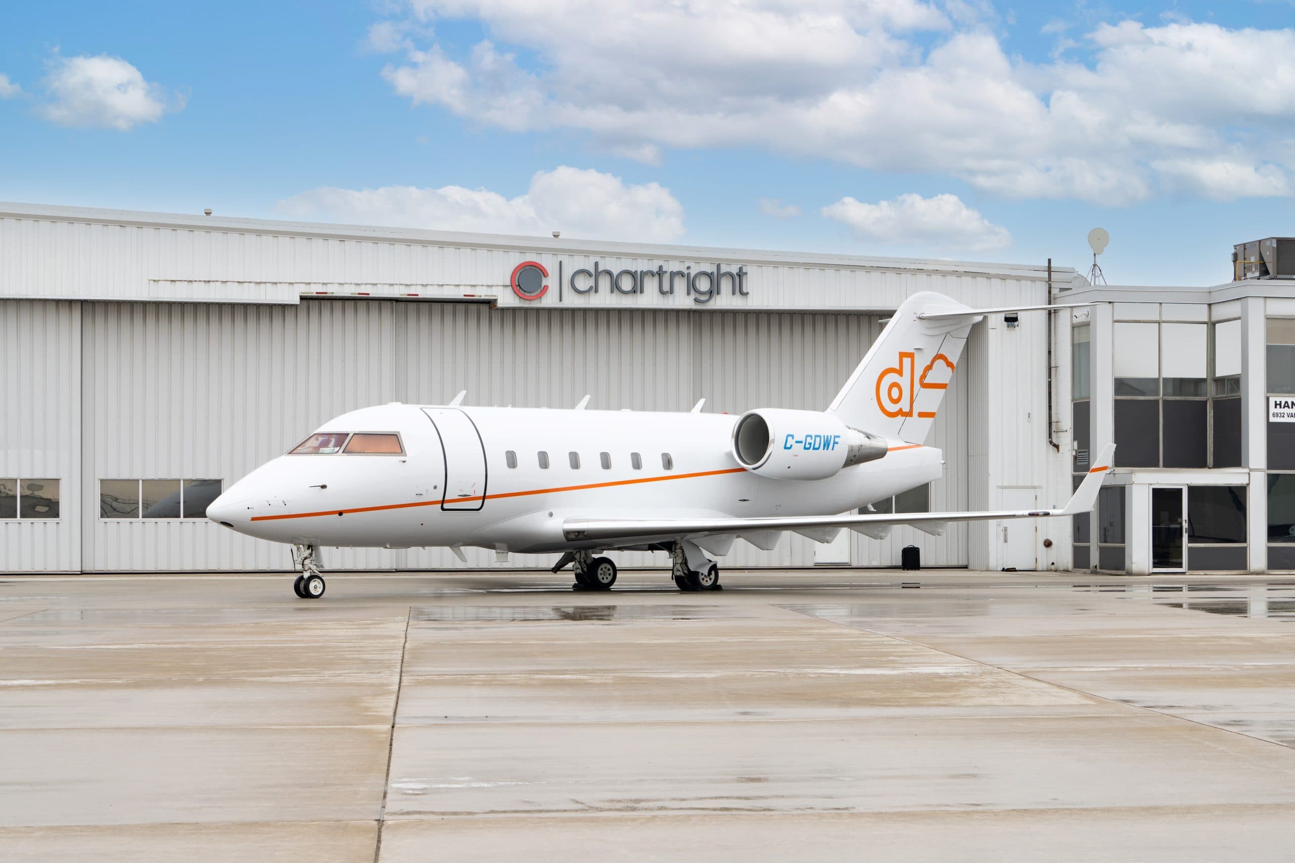 Challenger 604 C-GDWF