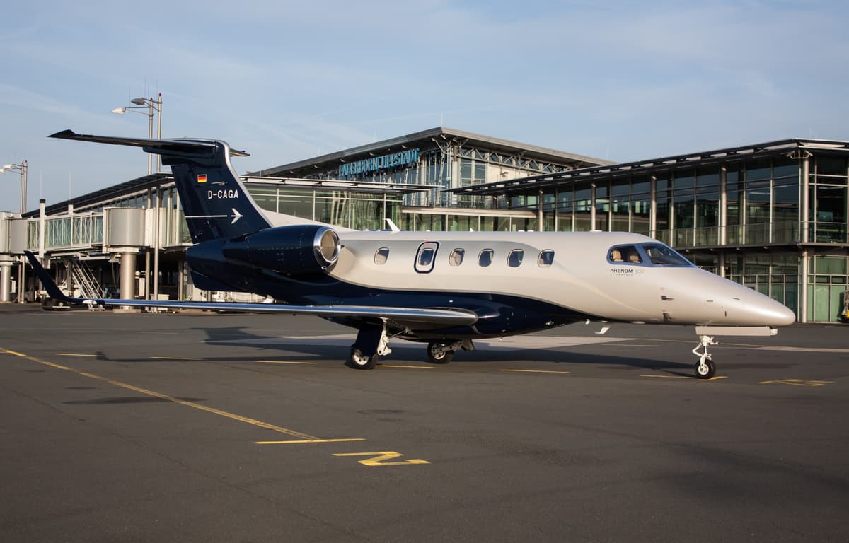 Embraer Phenom 300 D-CAGA