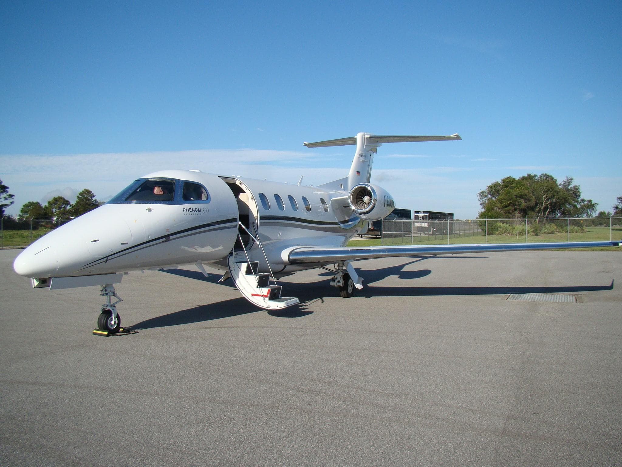 Embraer Phenom 300 D-CDAS