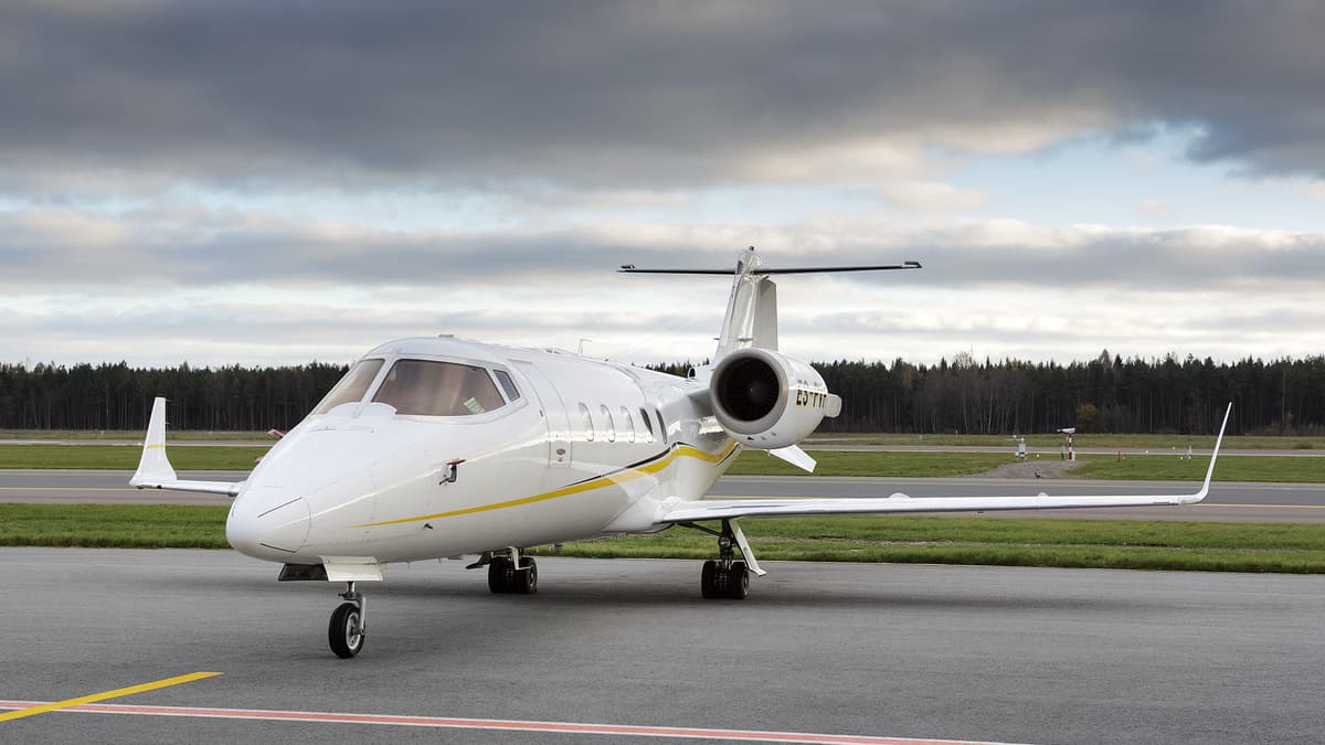 Learjet 60 ES-PVP