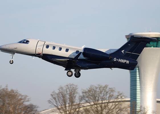 Embraer Phenom 300 G-HNPN