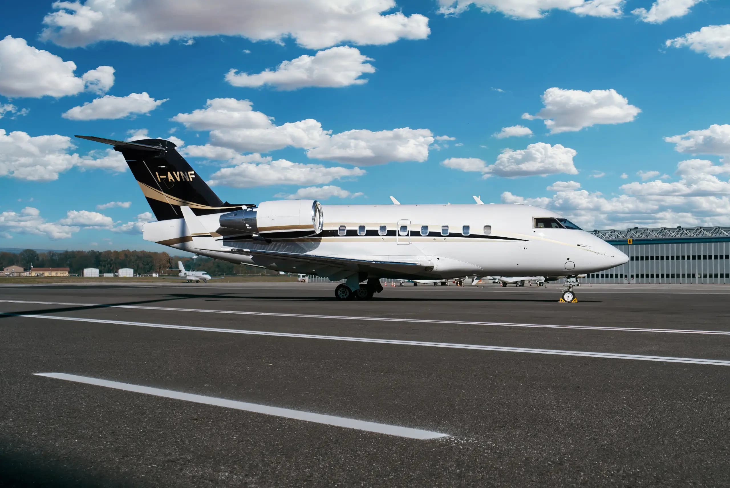 Challenger 604 I-AVNF