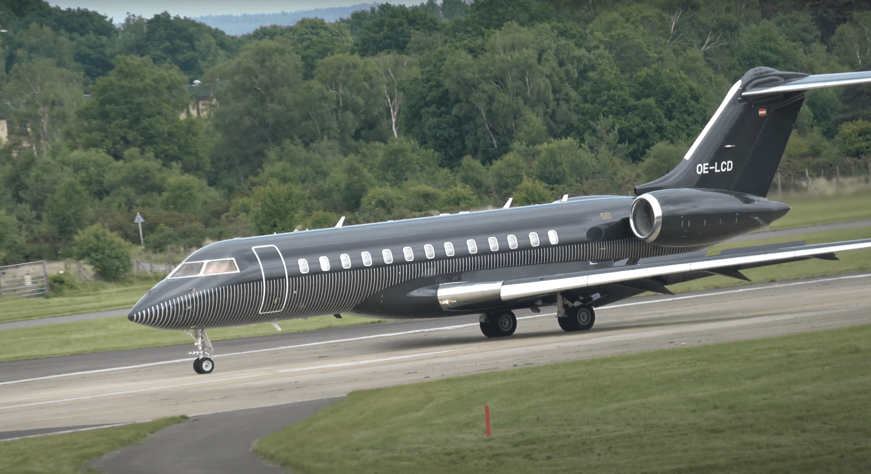 Global Express XRS OE-LCD