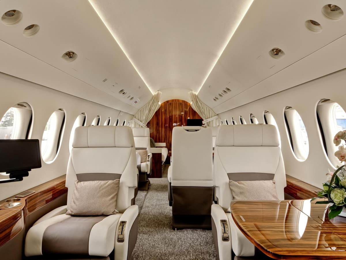 Falcon 7X OH-WIX