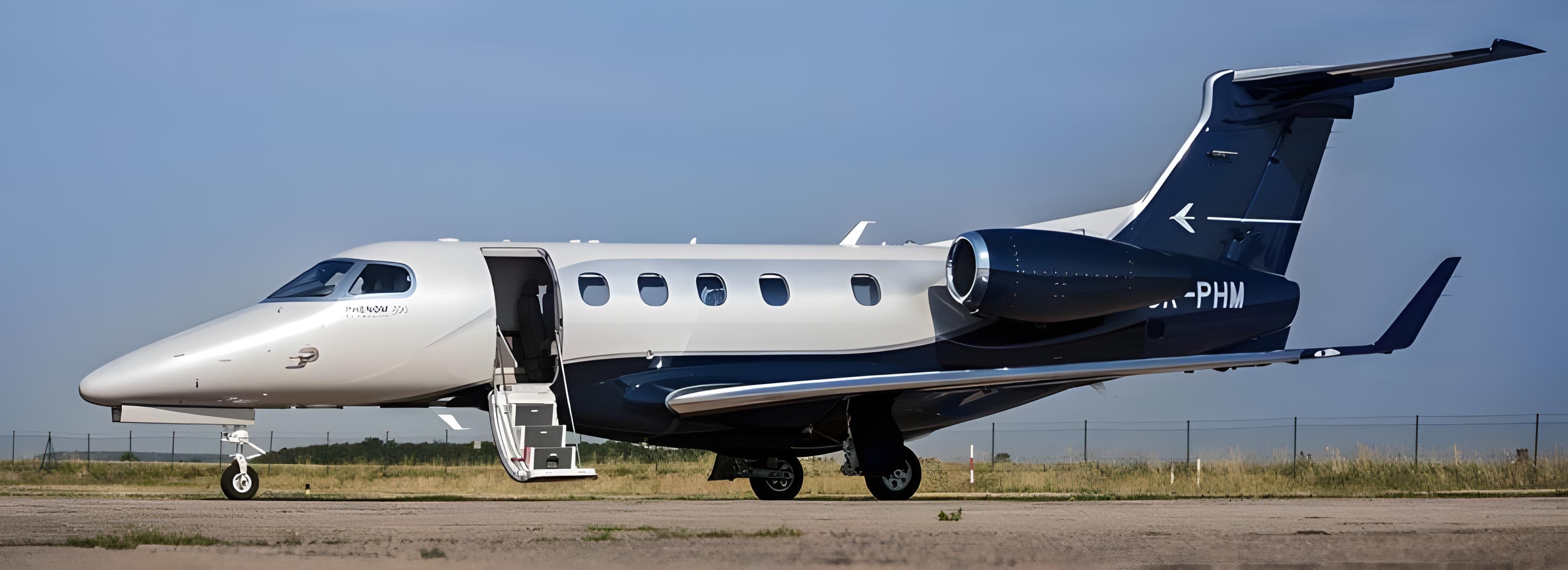 Embraer Phenom 300 OK-PHM