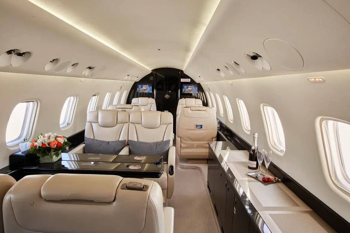 Embraer Legacy 650 UP-EM020