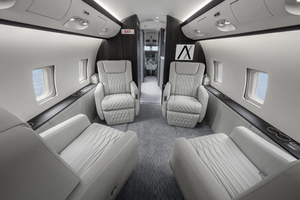 Challenger 850 9H-AMY