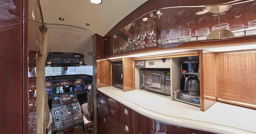 Challenger 604 C-GZPX