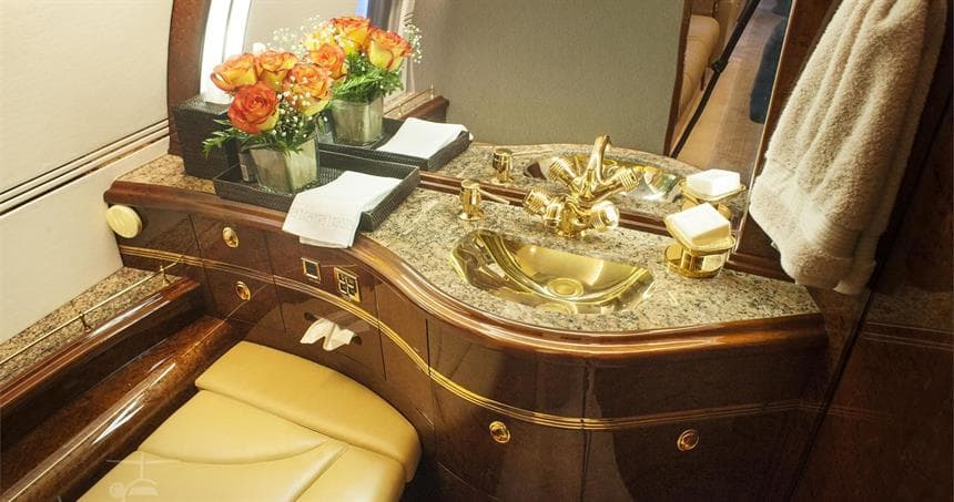 Challenger 604 C-GZPX